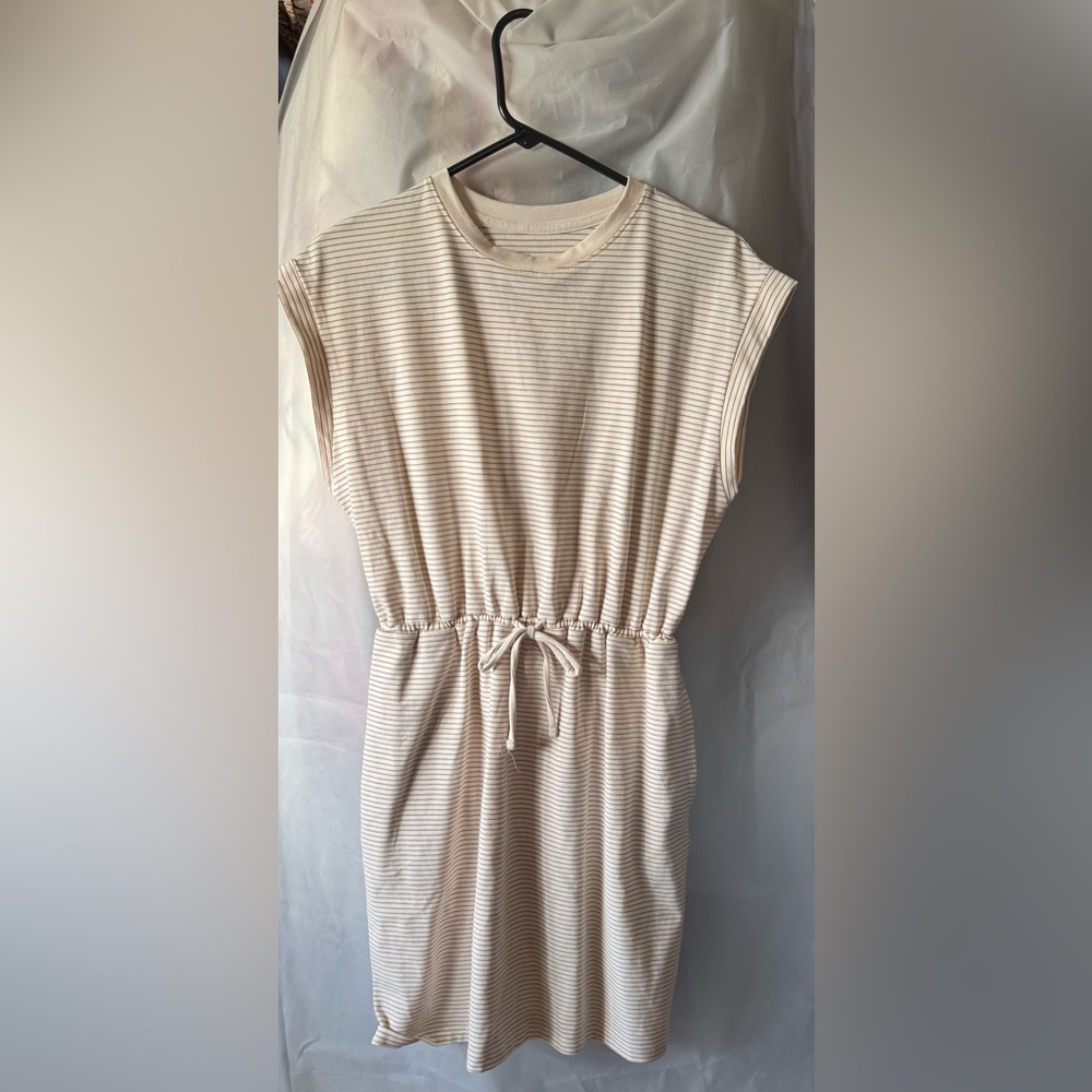A New Day Cream and Brown Striped  Dress with Tie Waist. Size Med. NWT
